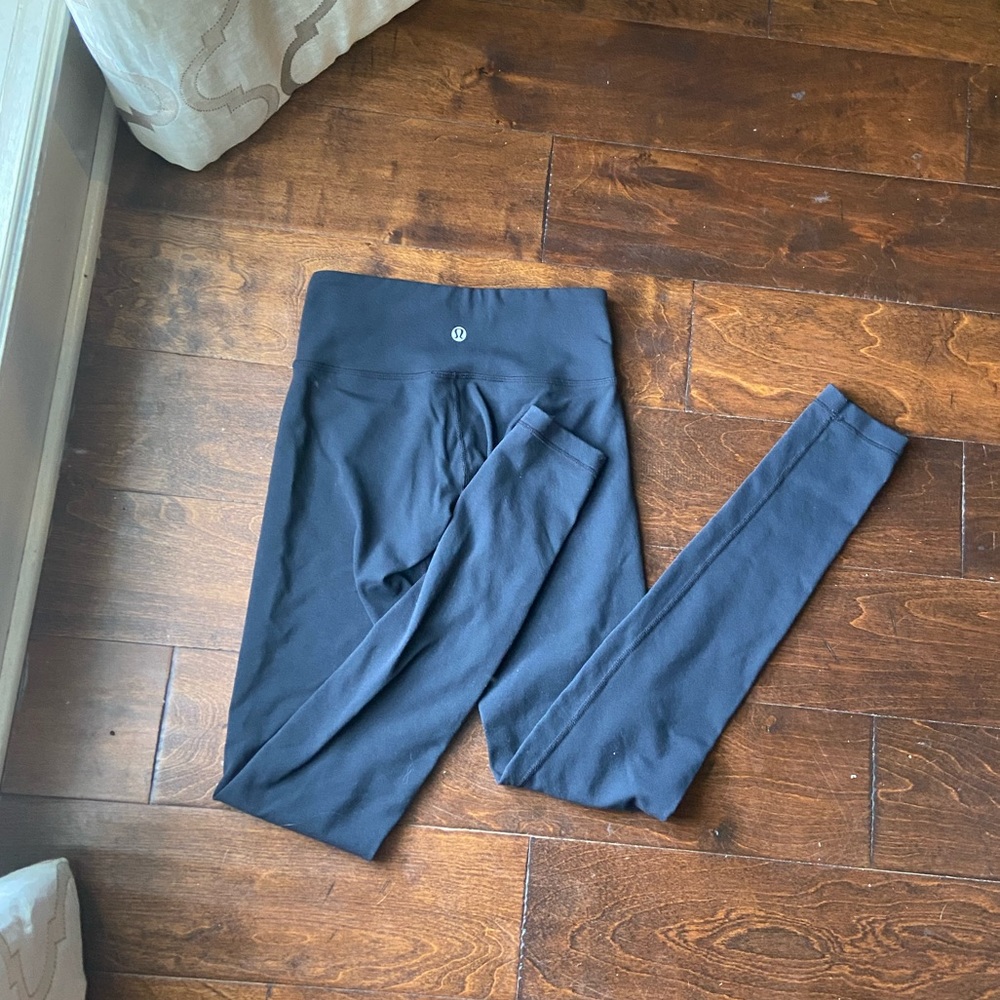 black lululemon leggings